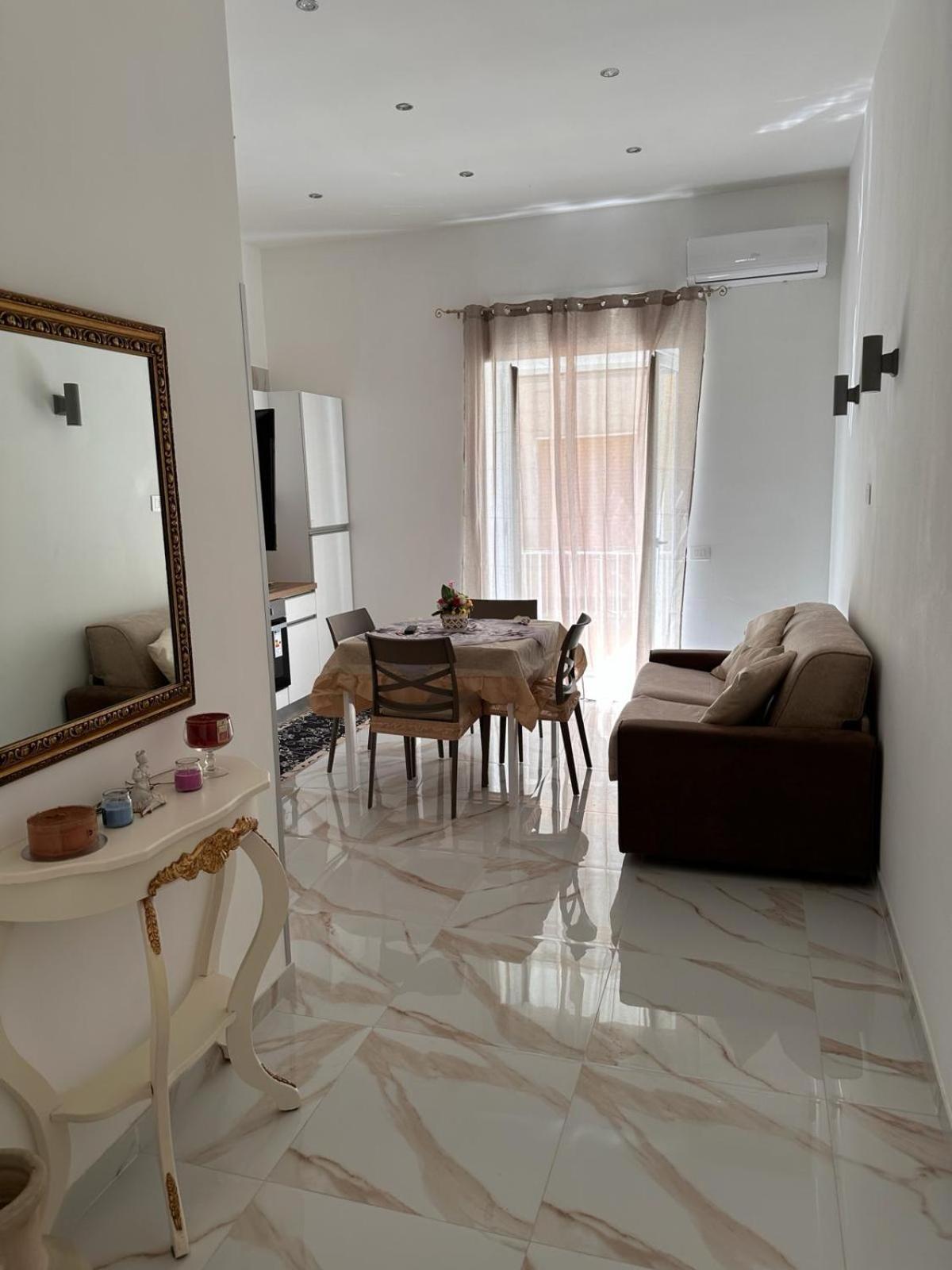 Vincent House * Naples